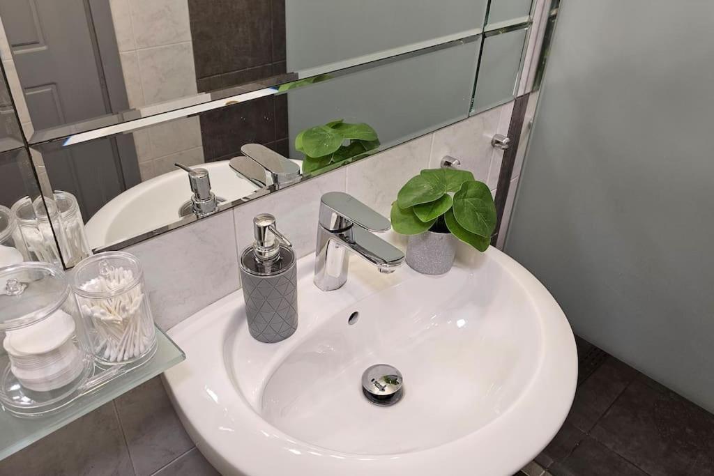 Artistico Two-Bedroom Apartment In Kolonaki Ateny Zewnętrze zdjęcie